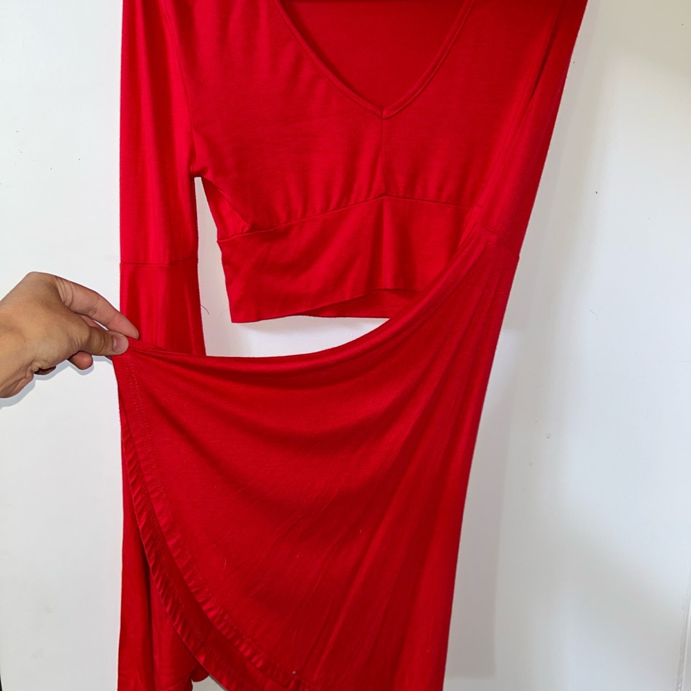 Flare sleeve red shirt